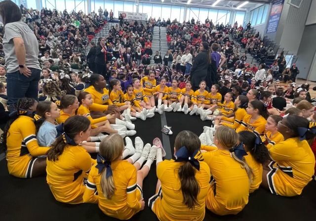 wiss cheer circle pic